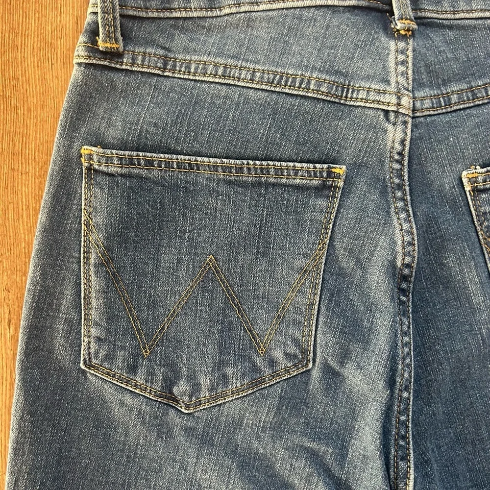 Wrangler High Rise Vintage Taper Jeans Size 2 Straight Leg Light Wash Denim - Picture 13 of 14